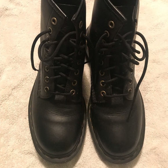 DR Martens boots, color black size 8 (41) in great condition - Picture 2 of 7